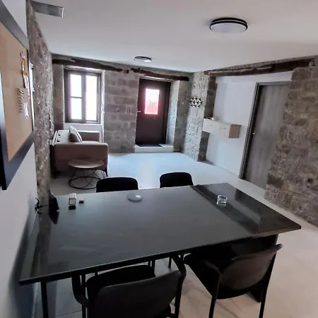 Apartament Stone House 2025 Konistres